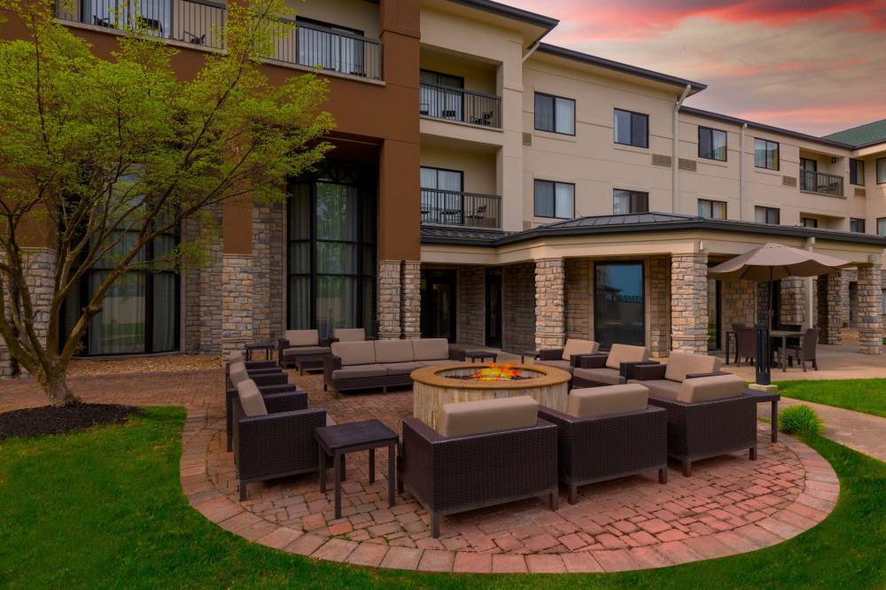 Courtyard By Marriott Springfield Airport