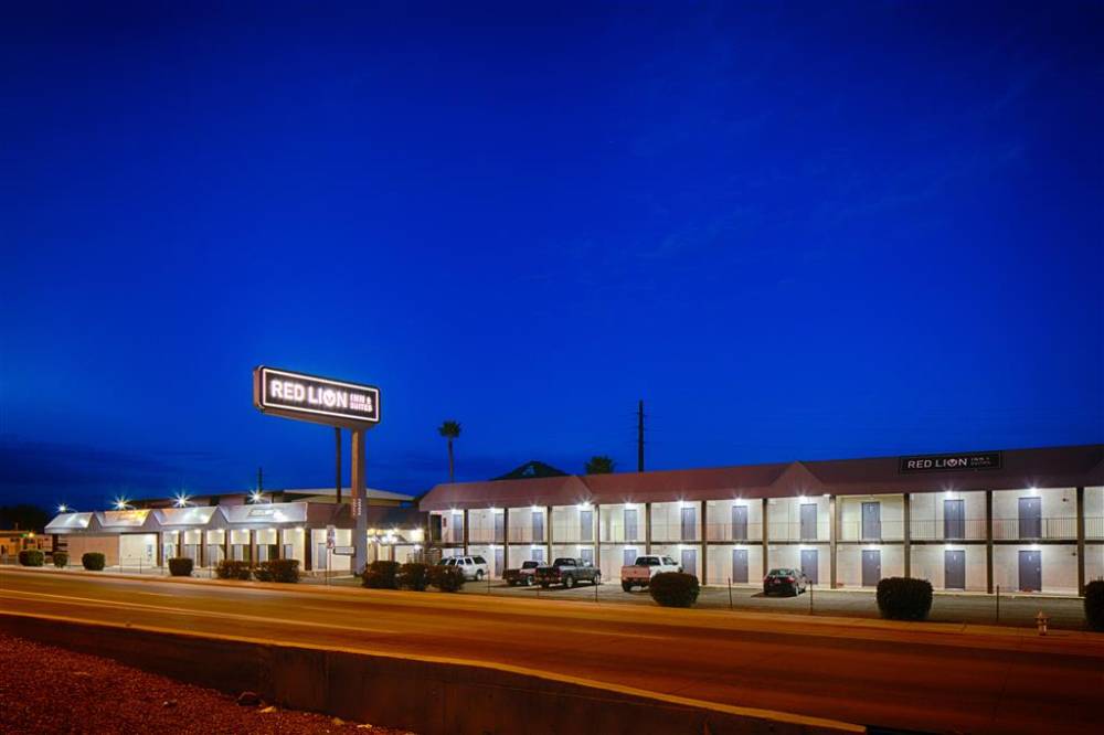 Redlioninnsuitestucsondowntown